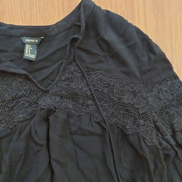 Forever 21 black boho top 3/4 sleeve with lace detail size small - Picture 2 of 5